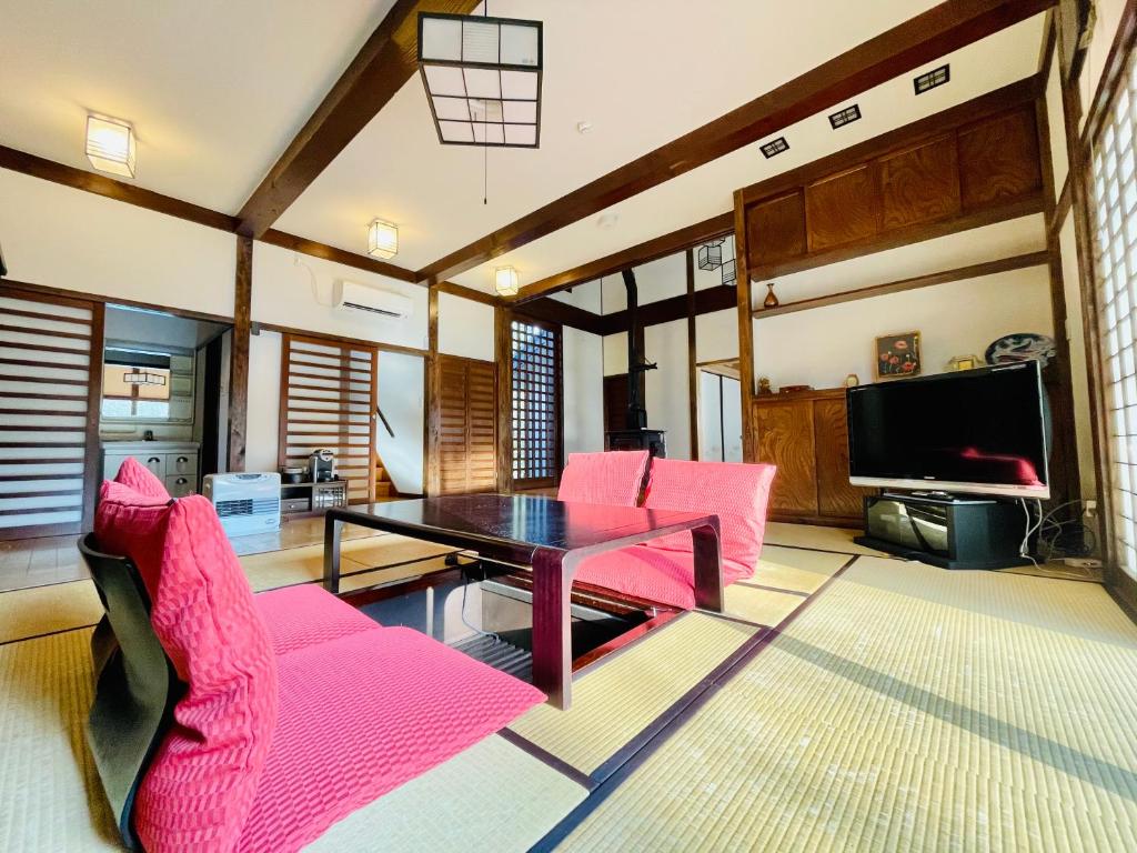 まるごと貸切 にごり湯天然温泉かけ流し 箱根満来山荘 Hakone Natural Milky Onsen 2300sqm Garden & Villa Man Rai thumbnail 2