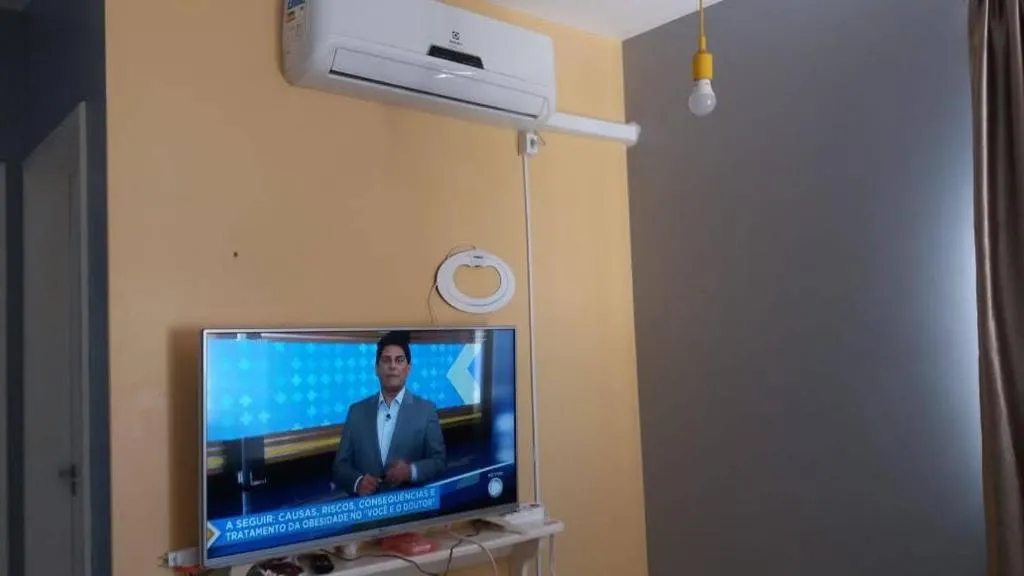Apartamento à 270 metros da praia, com ar condicionado no quarto e na sala, Florianópolis, Brazilia
