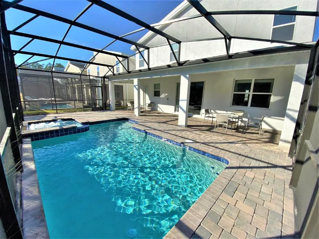 Modern Brand New 9 Bedrooms House with South-facing Pool at Storey Lake Resort (4572), Kissimmee, Statele Unite ale Americii