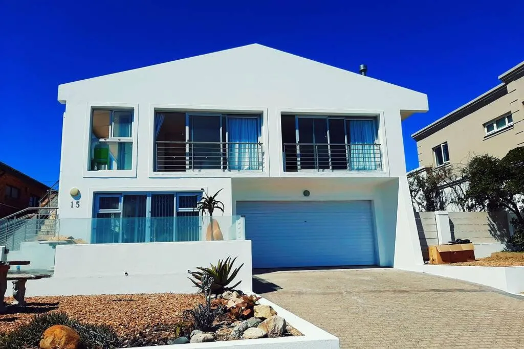 Spectacular Ground Floor Flatlet On Waters Edge, Cape Town, South Africa