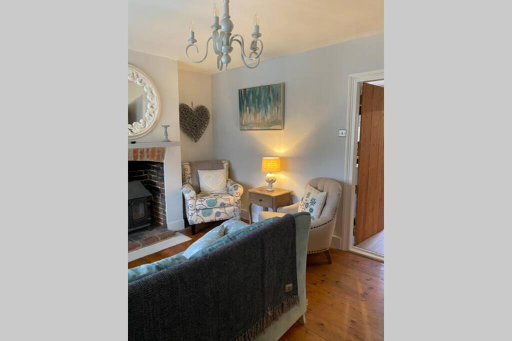 Angel Cottage, Boxgrove, Chichester - Relax and Unwind