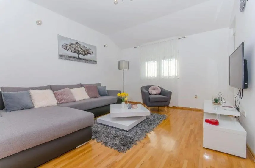 Prestige, Centola, Croatia