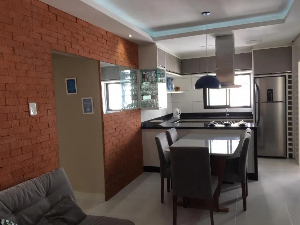 Apto 2 quartos com suíte no centrinho dos Ingleses, Florianópolis, Brazilia