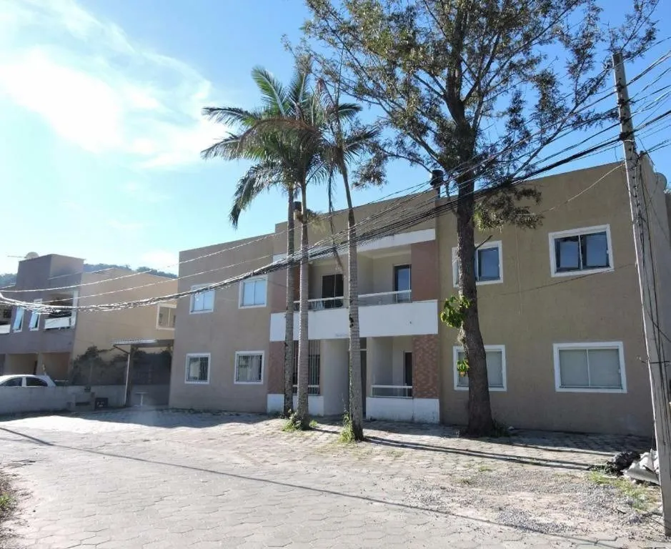 Apartamento modesto e simpático grudado no Campeche, Florianópolis, Brazilia