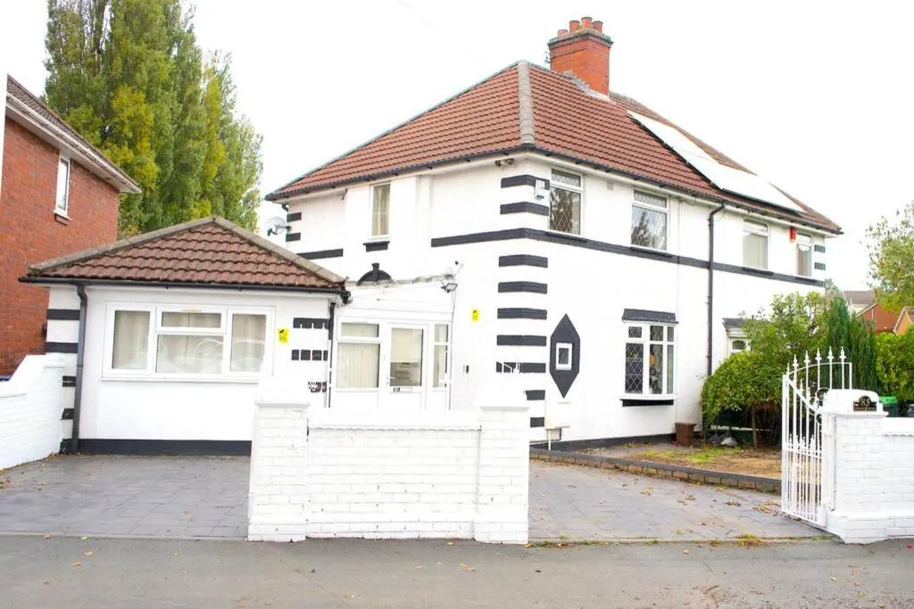 Sophisticated & Comfy 4 Bed House, Hosts up to 5 Guests!!, Birmingham, United Kingdom