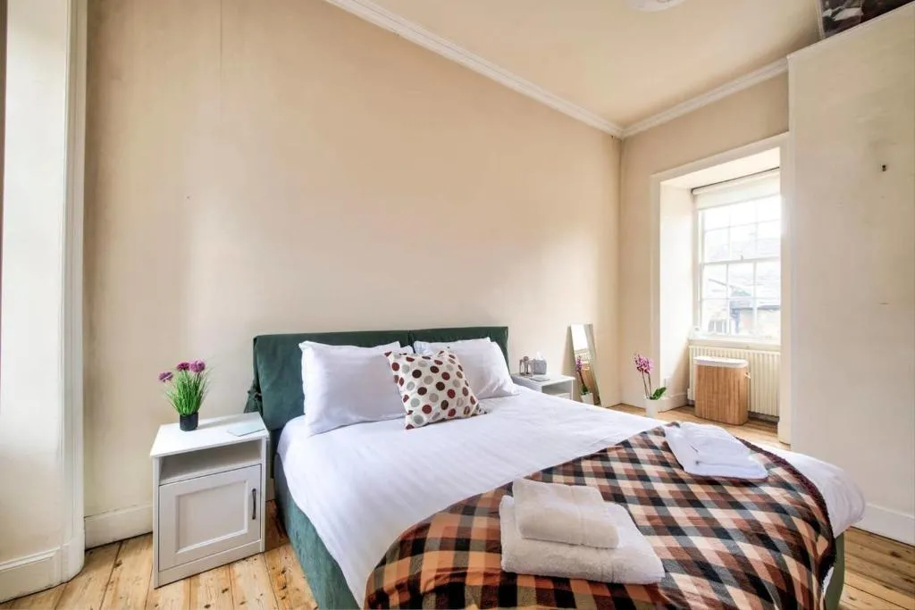 GuestReady - Cosy 2BR Top Floor Apt at World's End, Edinburgh, United Kingdom