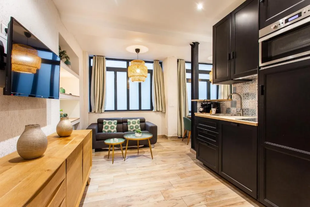 Home Suite Home Canal Saint Martin 2BR, Paris, Franţa