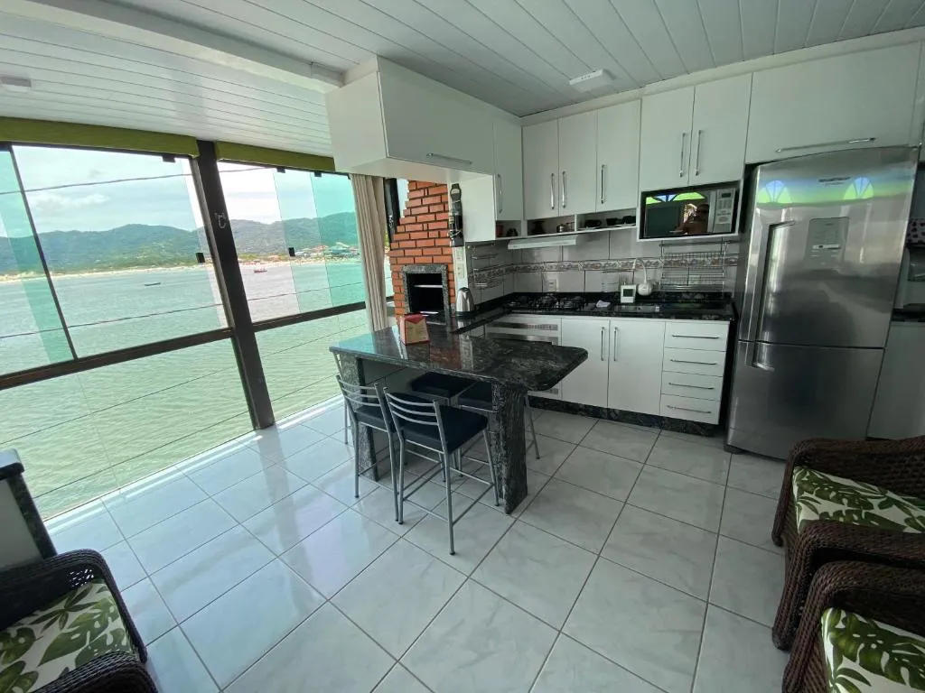 Casa de frente para o mar - Casa 01, Florianópolis, Brazilia