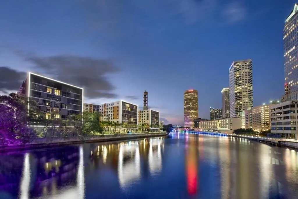 Plush Downtown Riverwalk Apartment, Tampa, Statele Unite ale Americii