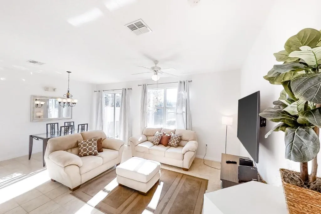 Comfy Escape, Kissimmee, Statele Unite ale Americii