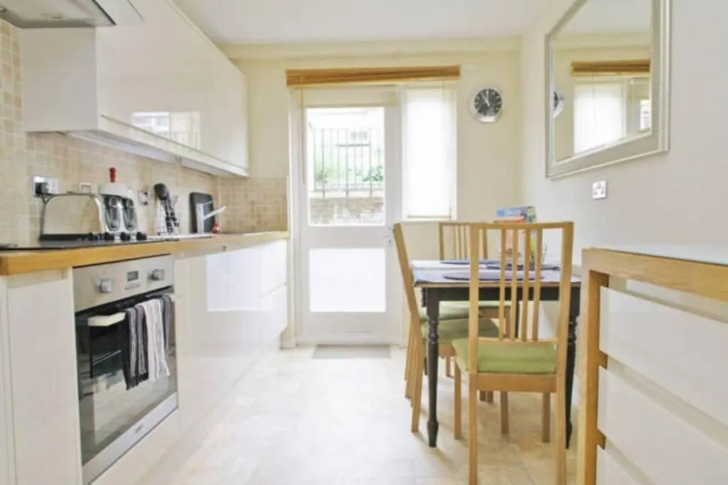 2 Bedroom Apartment with Patio - Ideal Location London Zone 1, London, United Kingdom