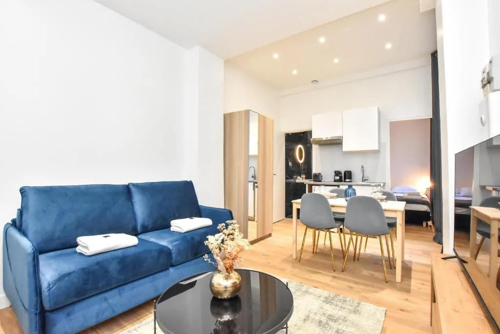 CMG Sentier - Cadet, Paris, France