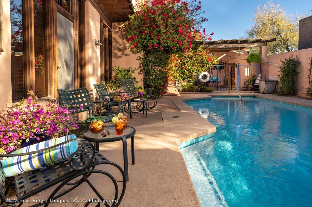 29 Dreamy Hotels Near University of Arizona 49 Adobe Rose Inn image
