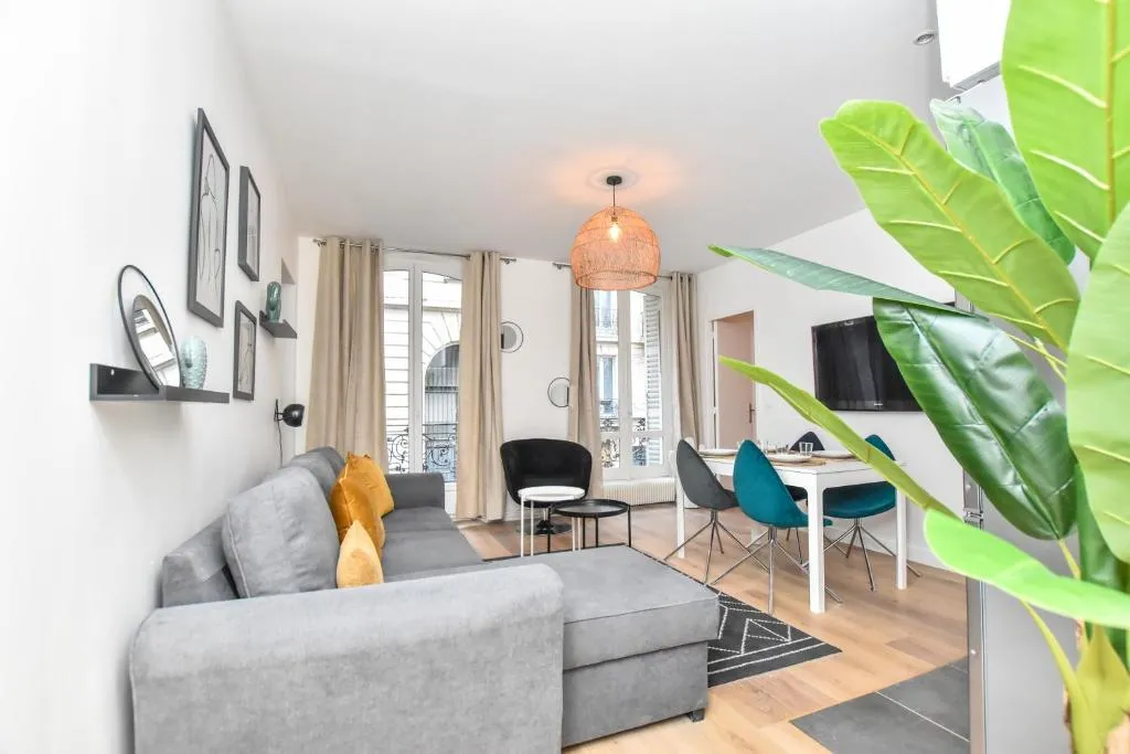 Superbe appartement 6P rue de Maubeuge, Paris, Franţa