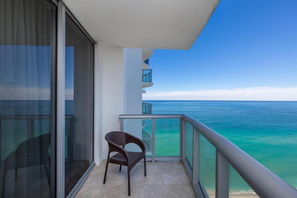 Ocean View Marenas Beach Resort 24th floor by AmmosFL