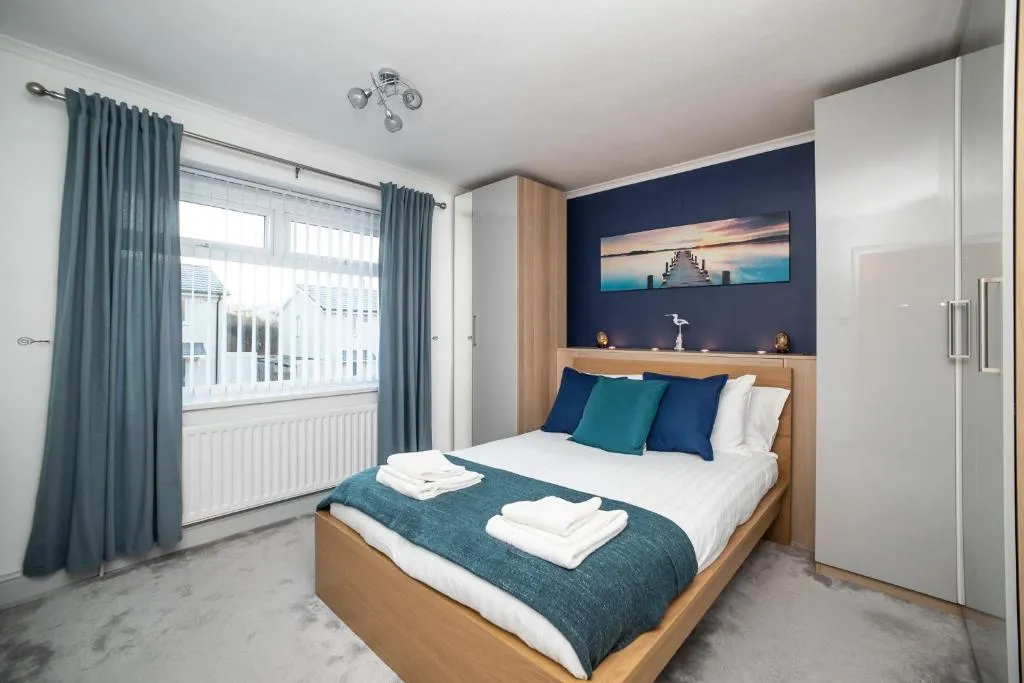 Gorgeous Modern 4 bedroom house - Free Parking and Netflix by WHA for Contractors, Relocation, Business Travelers, Newbiggin-by-the-Sea, United Kingdom