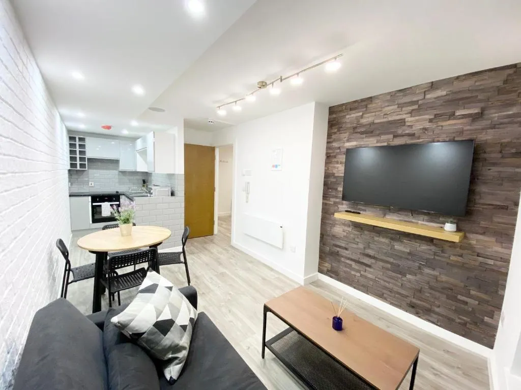 The Works - Private one bedroom apartment, Manchester (CT), United Kingdom