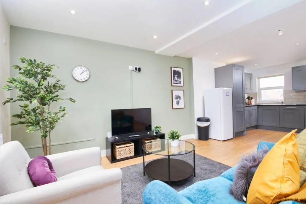 Large Bristol Apartment-Sleeps 11 -Parking -Wifi, Bristol, United Kingdom