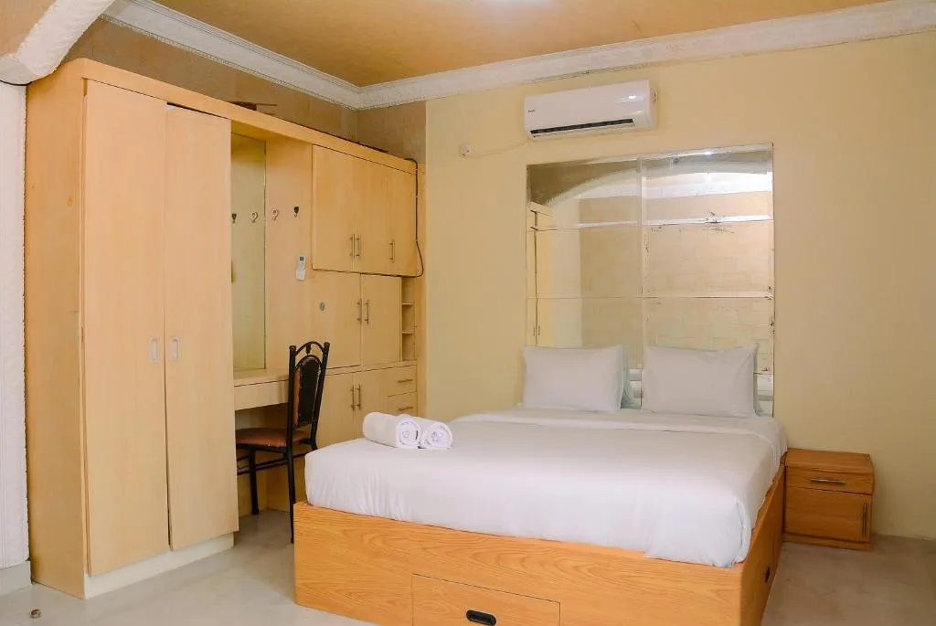 Relax and Cozy 1BR Mediterania Gajah Mada Apartment By Travelio, Jakarta, Indonesia