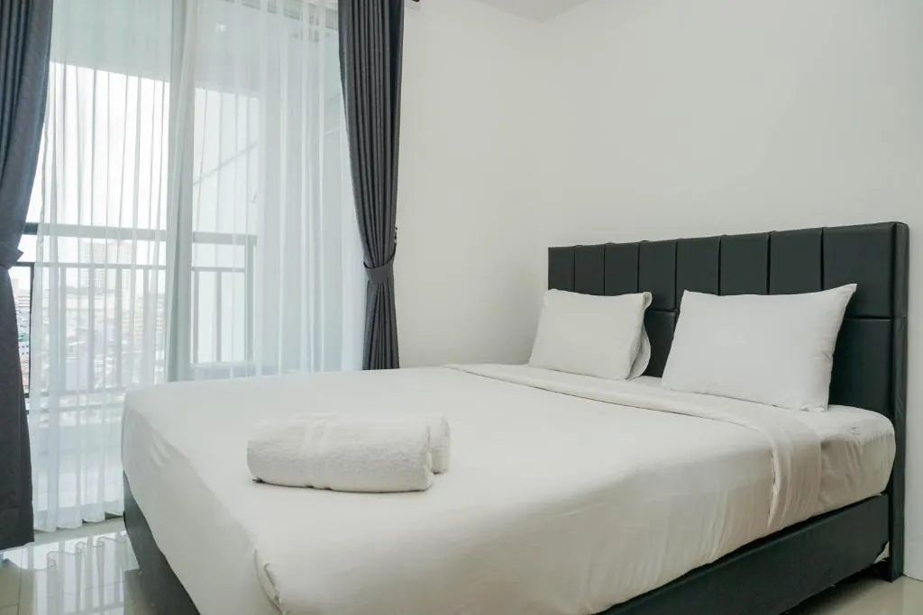 Cozy with Minimalist Design Green Central City 2BR Apartment By Travelio, Jakarta, Indonezia
