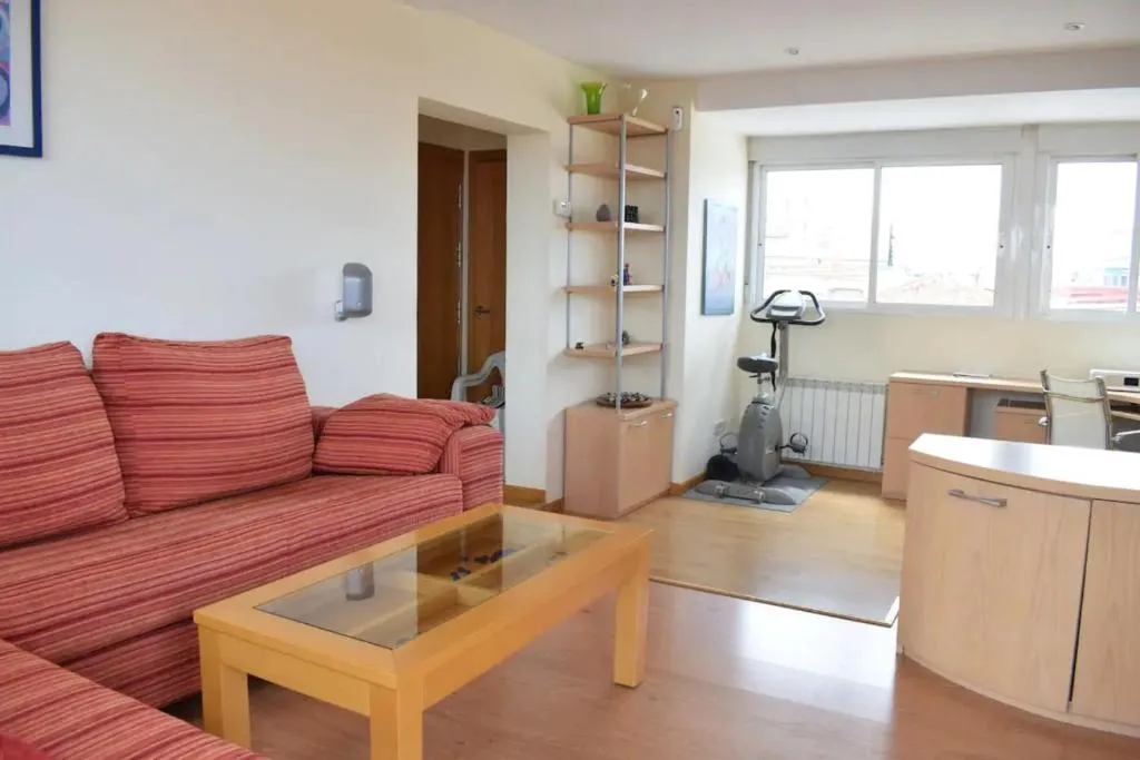 Beautiful Penthouse With Incredible Terrace, Madrid, Spania