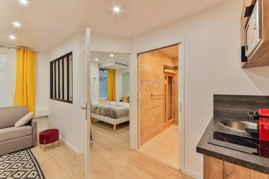 New cosy flat in heart of Paris with a SAUNA !!, Paris, Franţa