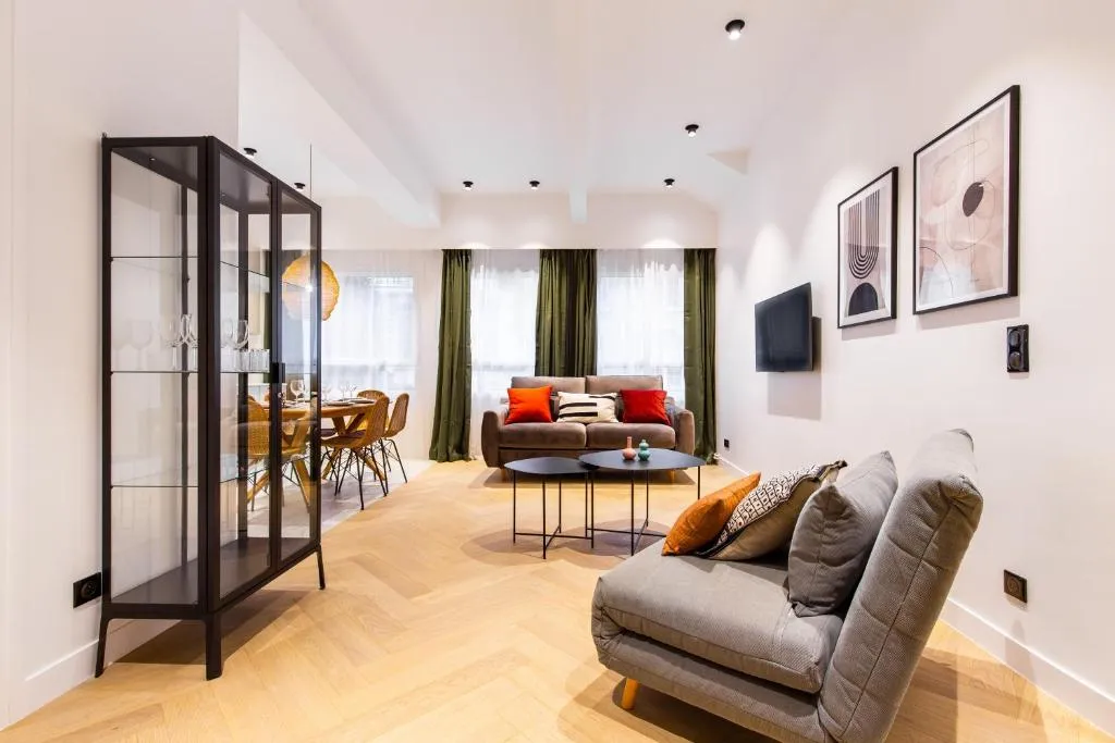 CMG - Muette - village d'Auteuil G, Paris, France