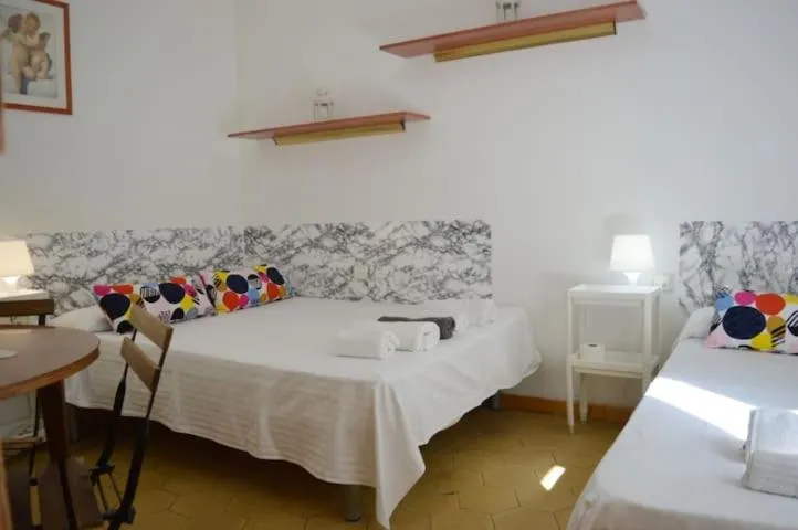 Ivan House, Barcelona, Spania