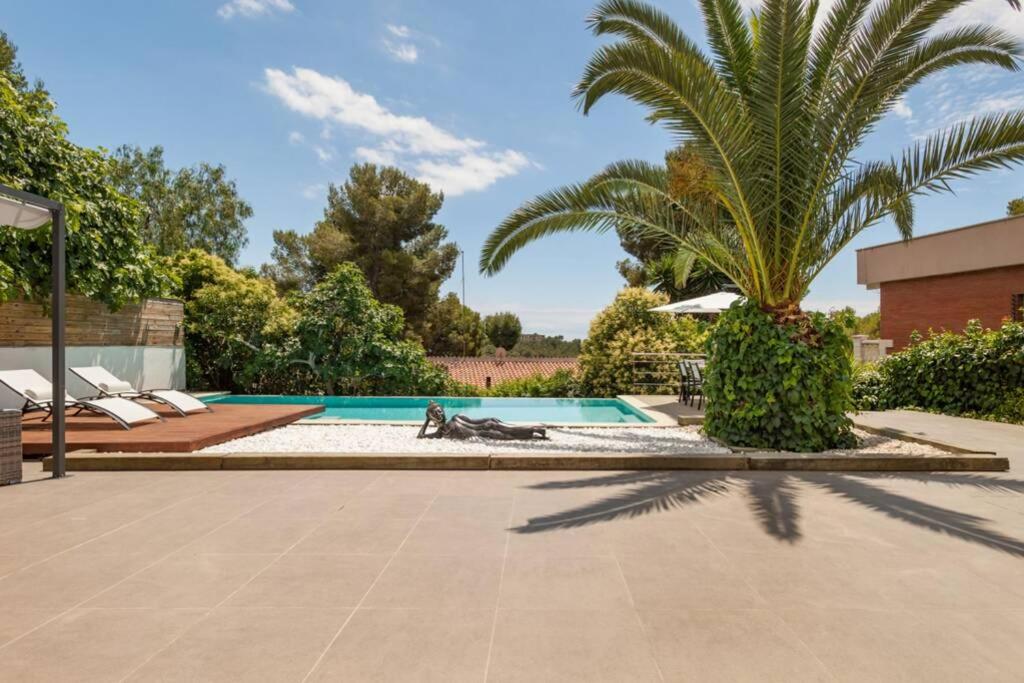 Moderna villa con piscina y amplio jardín 29