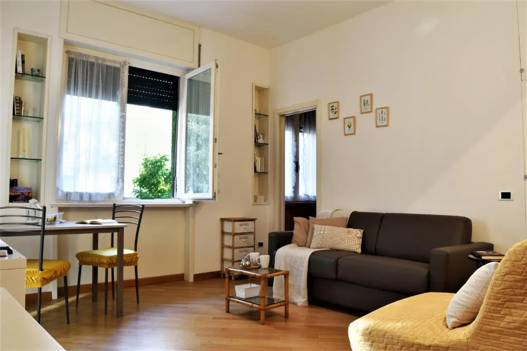 Martesana Studio Flat close to Yellow Metro, Comasina, Italy