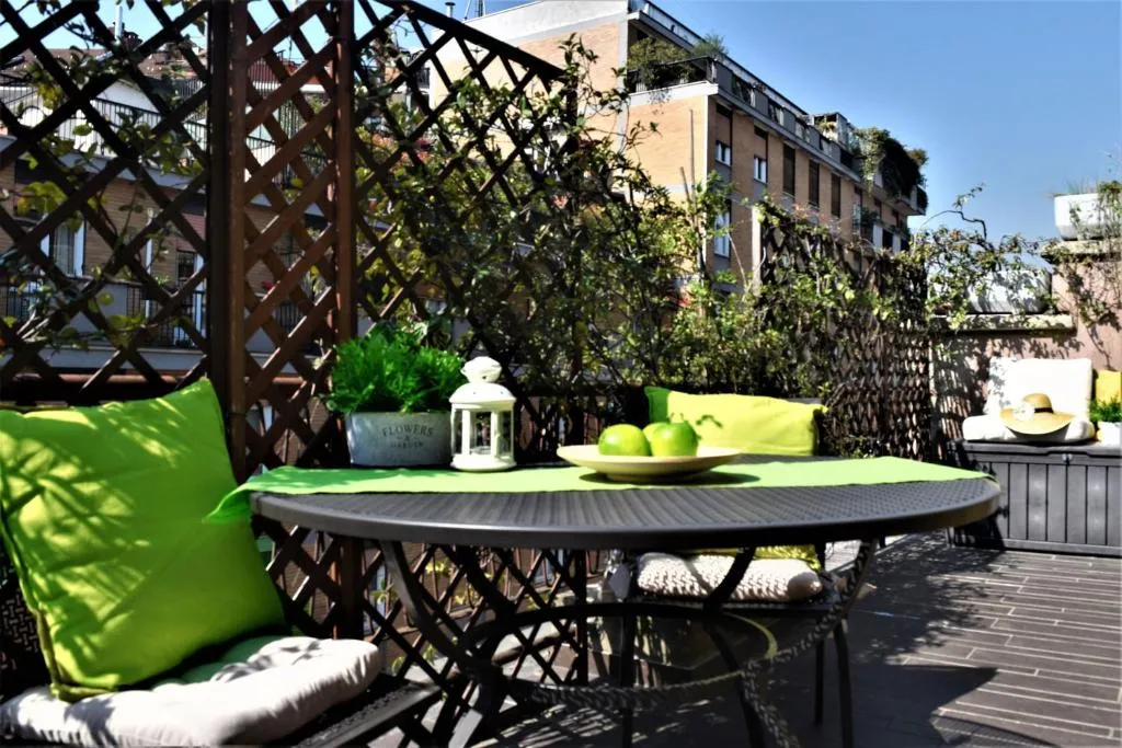 HomeLovers Cosy Flat Sempione with Terrace, Milano, Italia