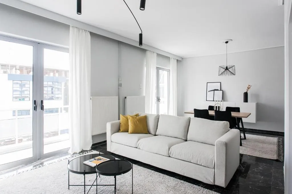 Spacious & Airy 1BR Apartment near HELEXPO Marousi by UPSTREET, Atena, Grecia