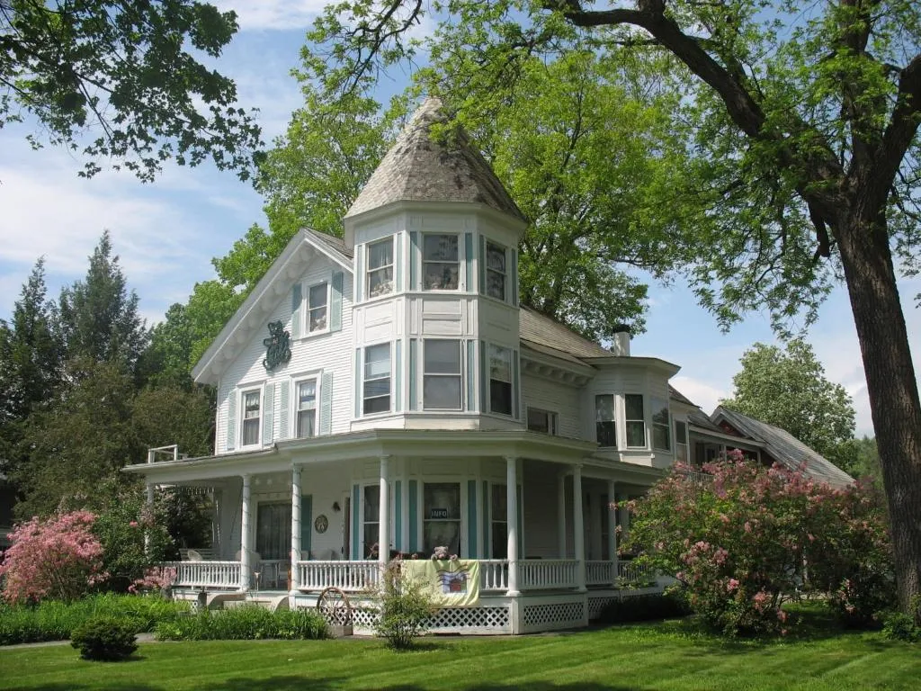 Hugging Bear Inn, Chester, United States