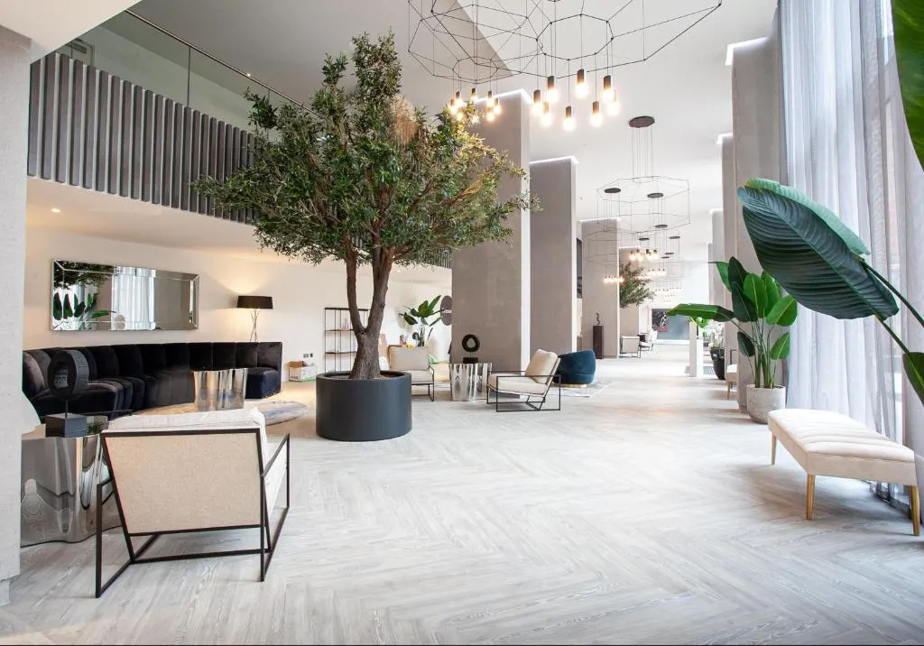 The Crescent, Manchester (CT), United Kingdom