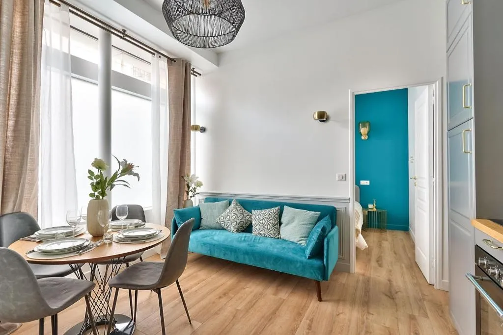 NEWLY RENOVATED ! Stunning 2BR Apt in the Heart of Paris 15, Paris, Franţa