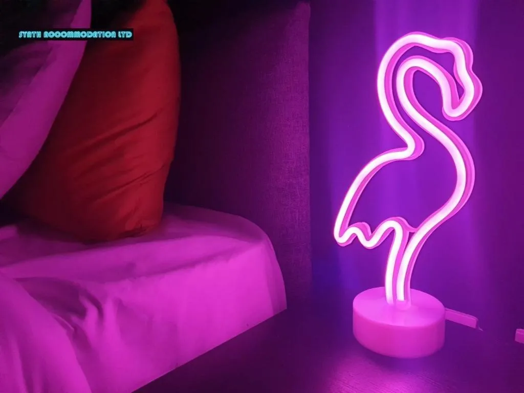 PERFECT FOR LONG TERM STAYS 80s Retro Themed 1 Bedroom Serviced Apartment Canary Wharf Corporate and Business Guests, London, United Kingdom