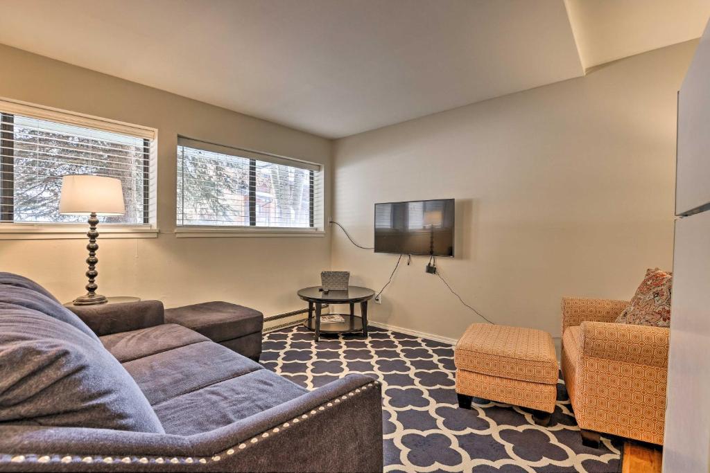 EagleVail Townhome - Walk to Golf and 5 Mi to Ski!
