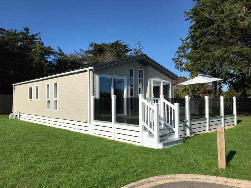6 berth luxury lodge in Christchurch Dorset