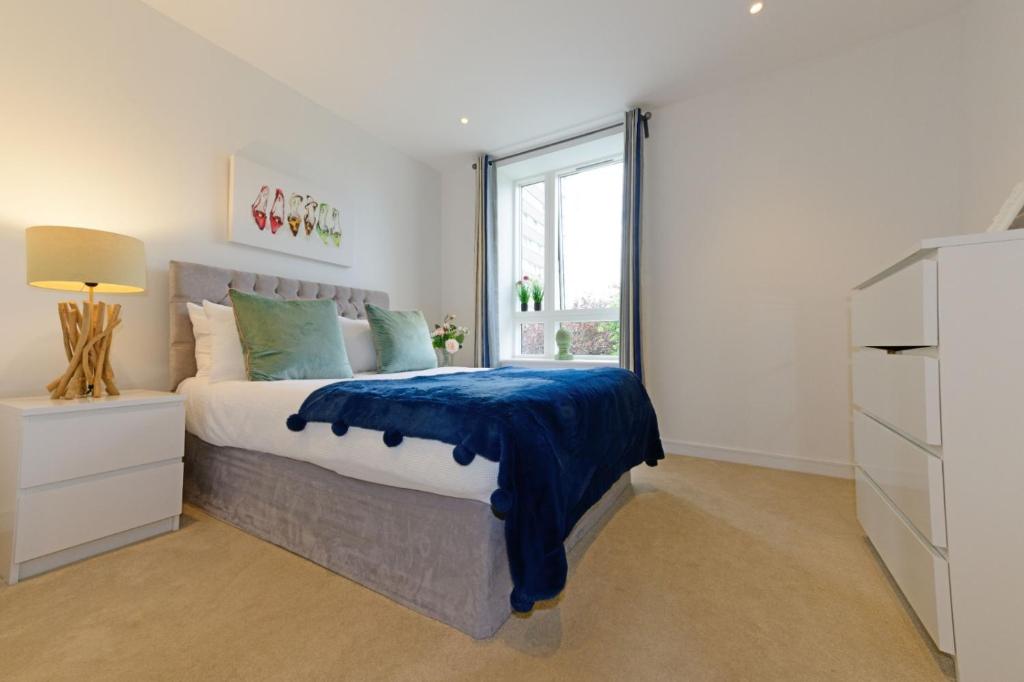 Executive Apartment Near Chiswick and Kew Gardens
