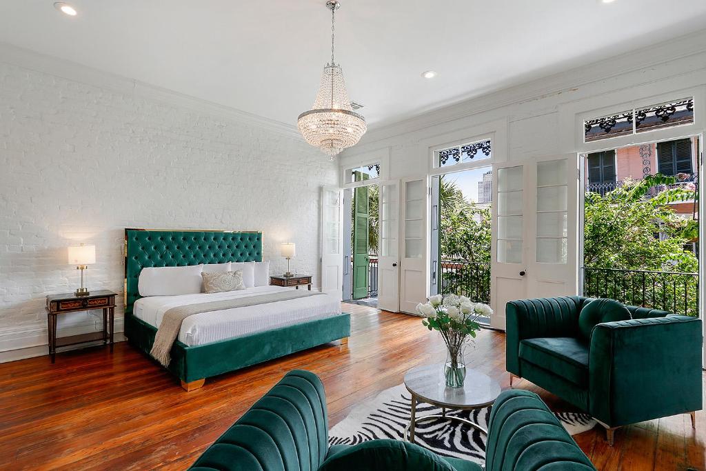 Luxury Mansion in the French Quarter - Main House & Carriage House