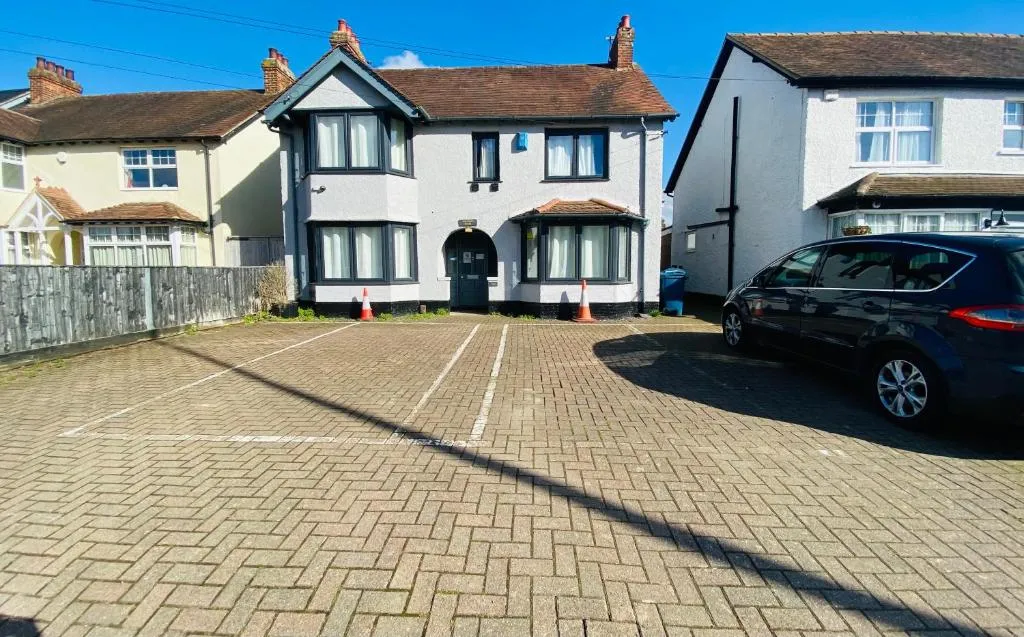 Hollybush Guest House, College Corner, United Kingdom