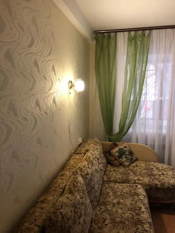 Apartment on Oleksandra Kopylenko 3- А ,6; in Kiev ; 2-х Комнатная,посуточно ,Киев, .м. Печерская , Полный ремонт, новые : холодильник , ванная, газовая плитка , 2-х спальная кровать, и т. д., Kiev, Ukraine