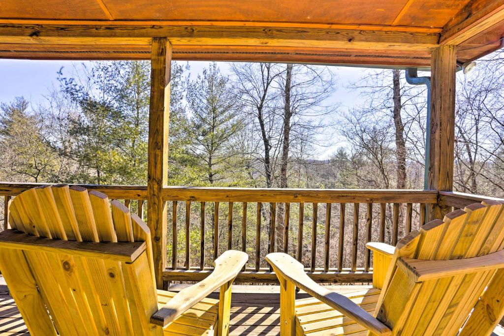 Resort Cabin with High-Speed WiFi, 4 Mi to Downtown
