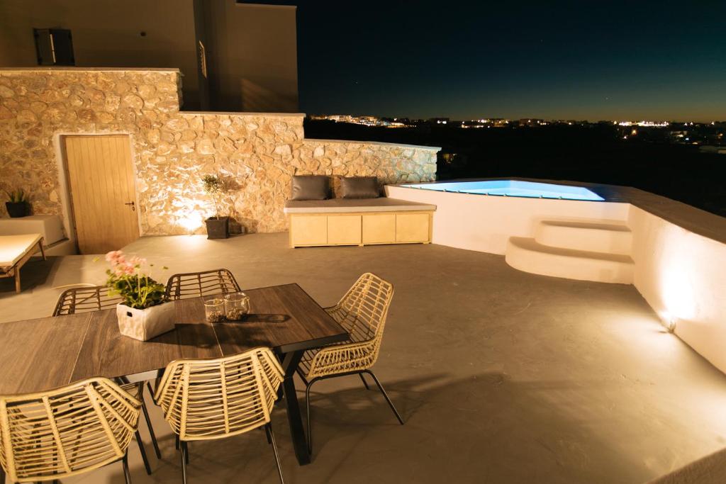 Amer Villa Santorini with outdoor hot tub