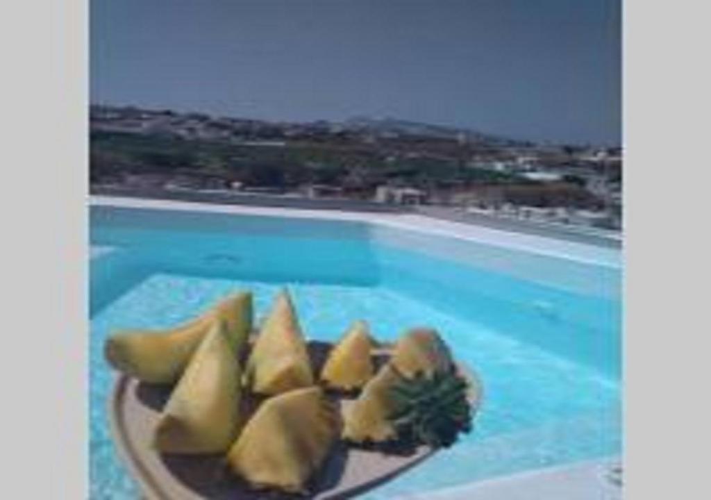 Amer Villa Santorini with outdoor hot tub