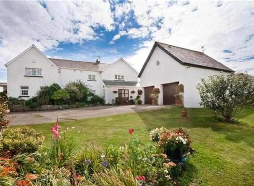1-Bed Cottage on Coastal Pathway in South Wales