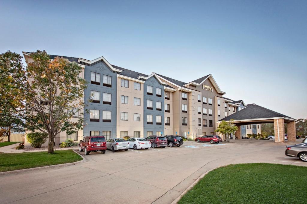 The Staybridge Suites - Cedar Rapids North.