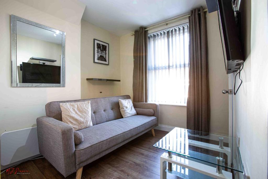 NEAR BEACH - S - First Floor Small 1 Bedroom - SELF CHECK IN