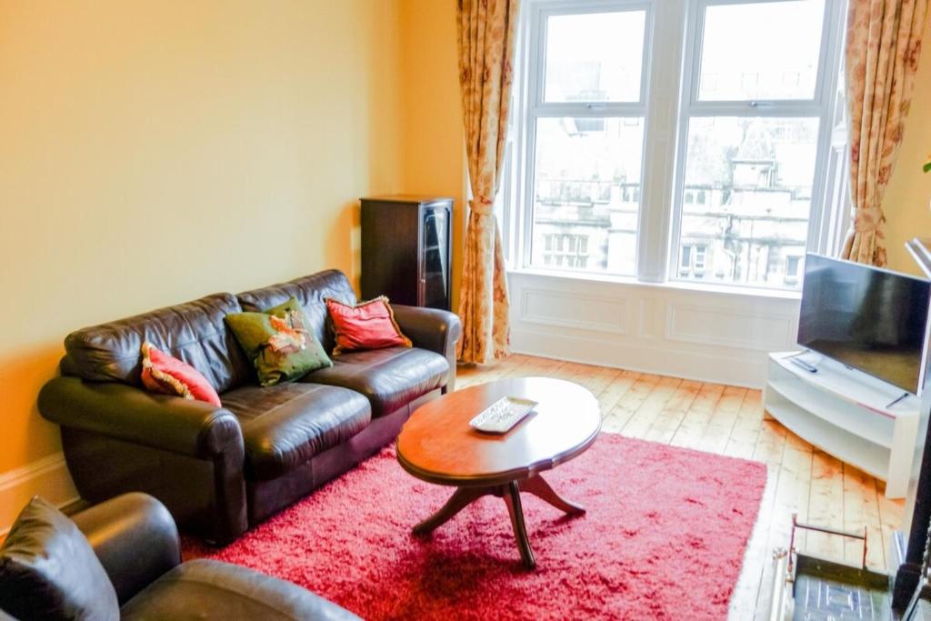 Newly Furnished 2 Bedroom Apartment on Leith Walk