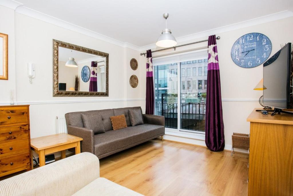 1 Bedroom Apartment on The Riverbank Near St Paul's